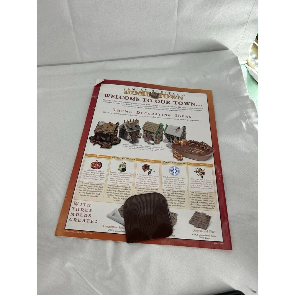 PAMPERED CHEF GINGERBREAD HOME TOWN TRAIN MOLD STONEWARE NIB